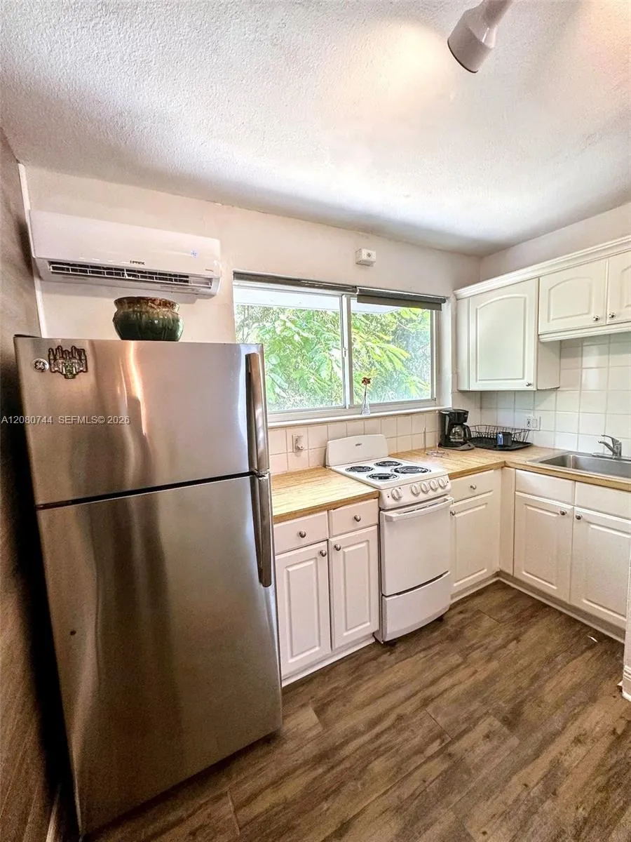 3071 SW 27th Ave #19 Miami, FL 33133