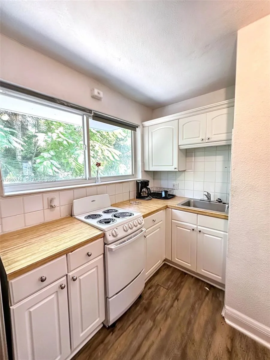 3071 SW 27th Ave #19 Miami, FL 33133