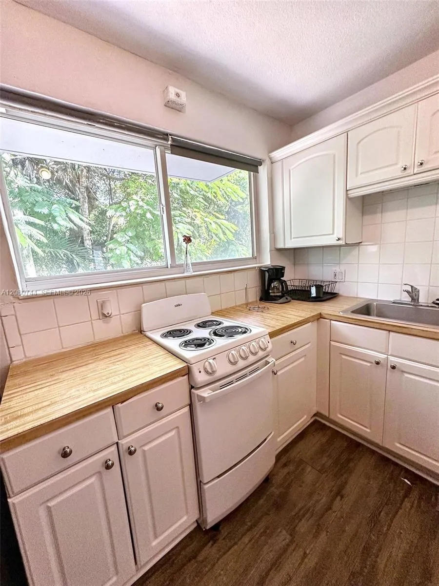 3071 SW 27th Ave #19 Miami, FL 33133