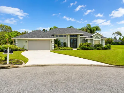 8 TROPIC LAKE WAY