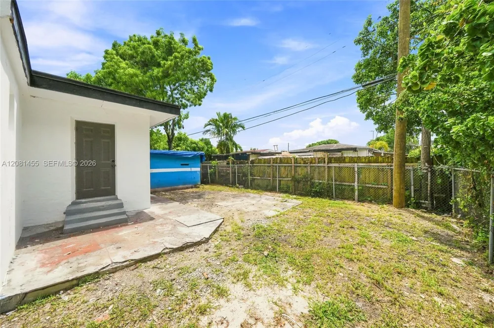 1838 NW 57th St Miami, FL 33142
