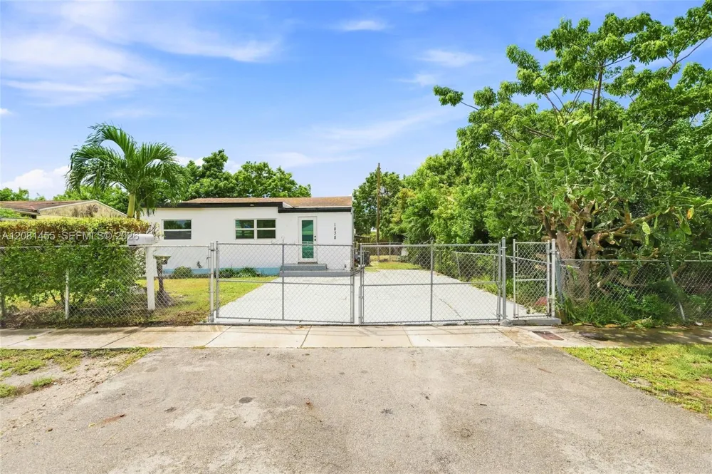 1838 NW 57th St Miami, FL 33142