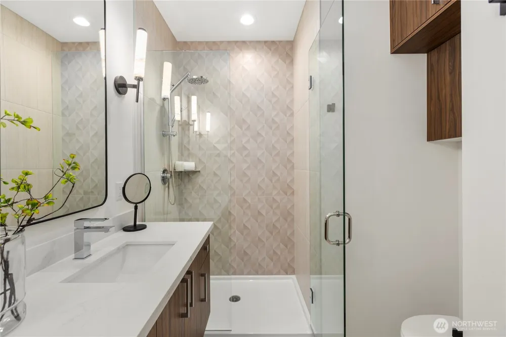 2328 Franklin Avenue E #B Seattle, WA 98102