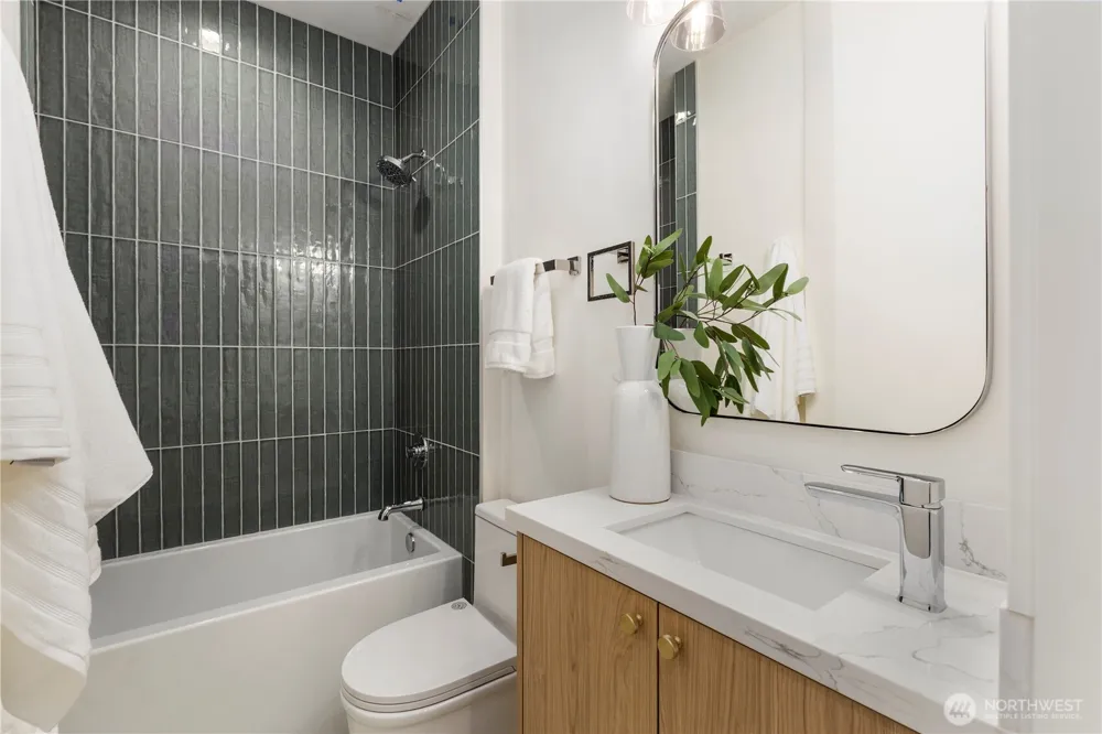 2328 Franklin Avenue E #B Seattle, WA 98102
