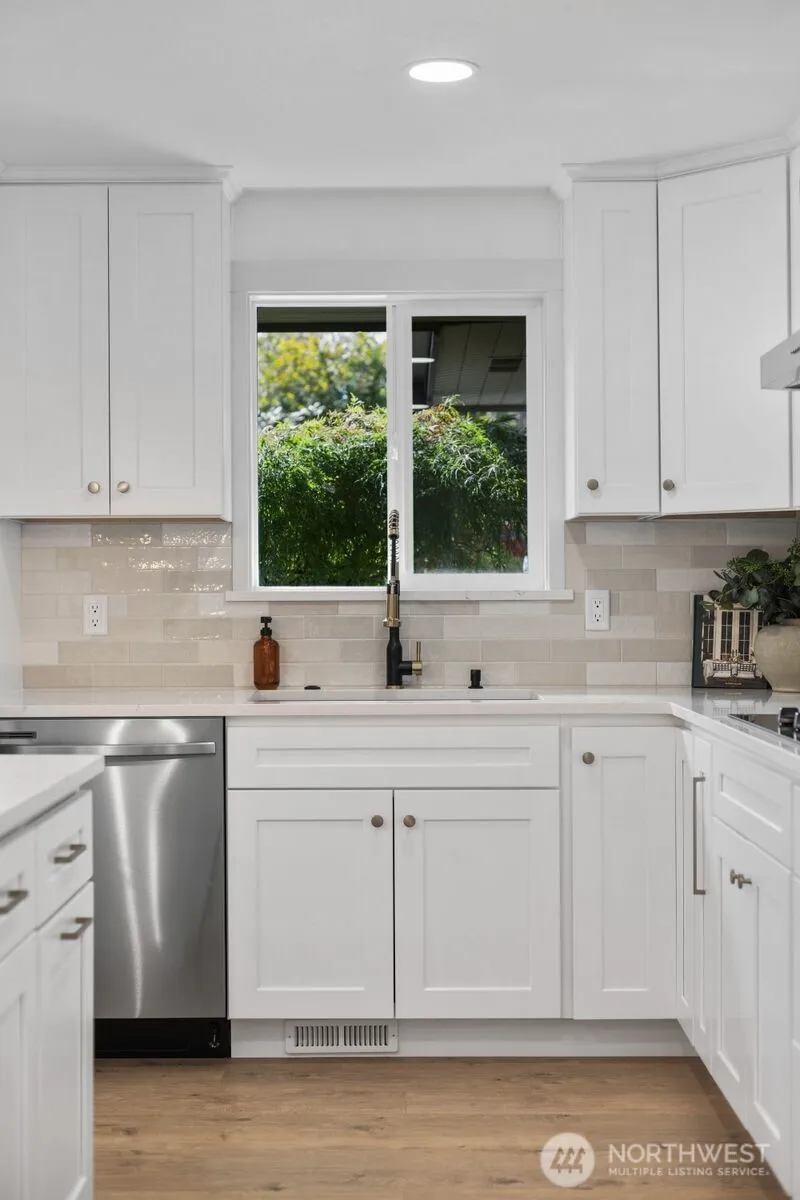 16515 1st Ave SE Bothell, WA 98012
