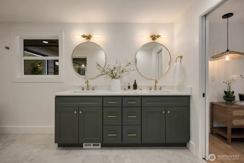 16515 1st Ave SE Bothell, WA 98012