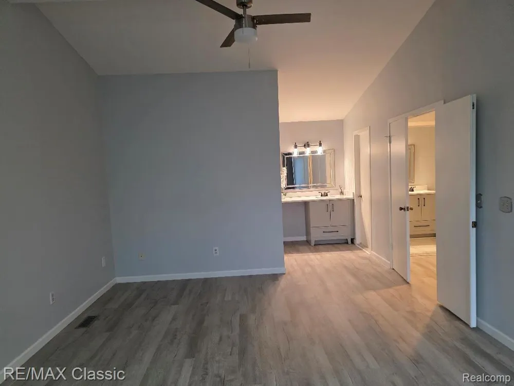1806 S Hill Boulevard Bloomfield Charter Township, MI 48304