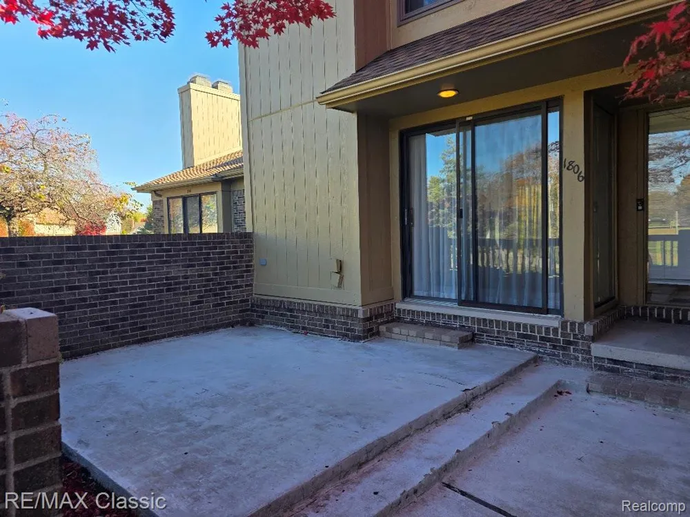 1806 S Hill Boulevard Bloomfield Charter Township, MI 48304