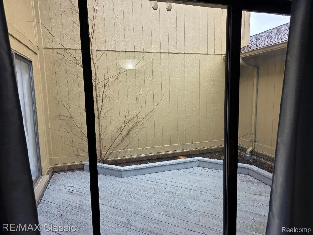 1806 S Hill Boulevard Bloomfield Charter Township, MI 48304
