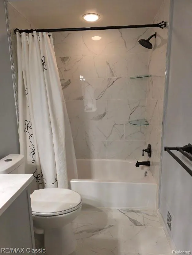 1806 S Hill Boulevard Bloomfield Charter Township, MI 48304