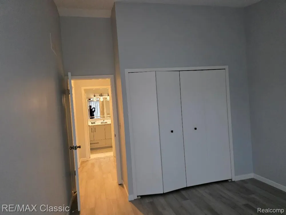 1806 S Hill Boulevard Bloomfield Charter Township, MI 48304
