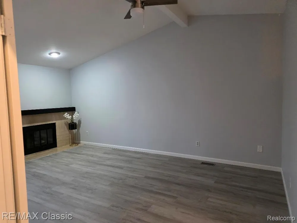 1806 S Hill Boulevard Bloomfield Charter Township, MI 48304