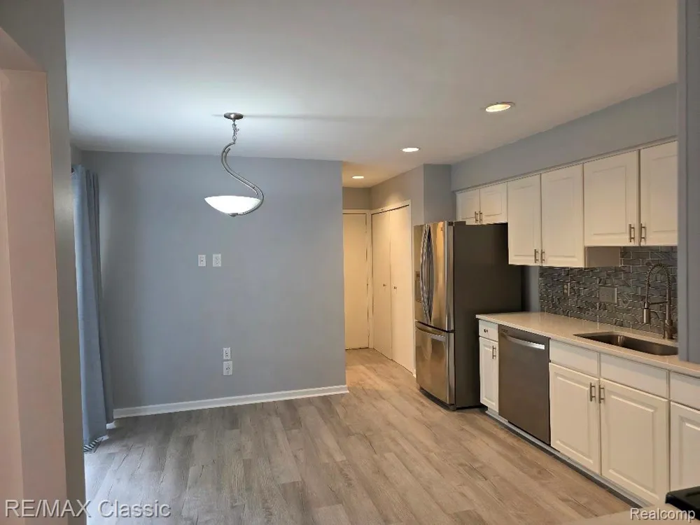 1806 S Hill Boulevard Bloomfield Charter Township, MI 48304