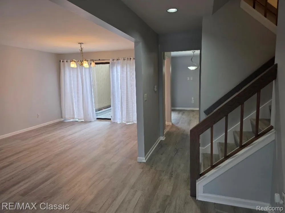 1806 S Hill Boulevard Bloomfield Charter Township, MI 48304
