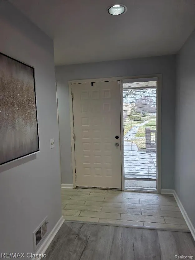 1806 S Hill Boulevard Bloomfield Charter Township, MI 48304
