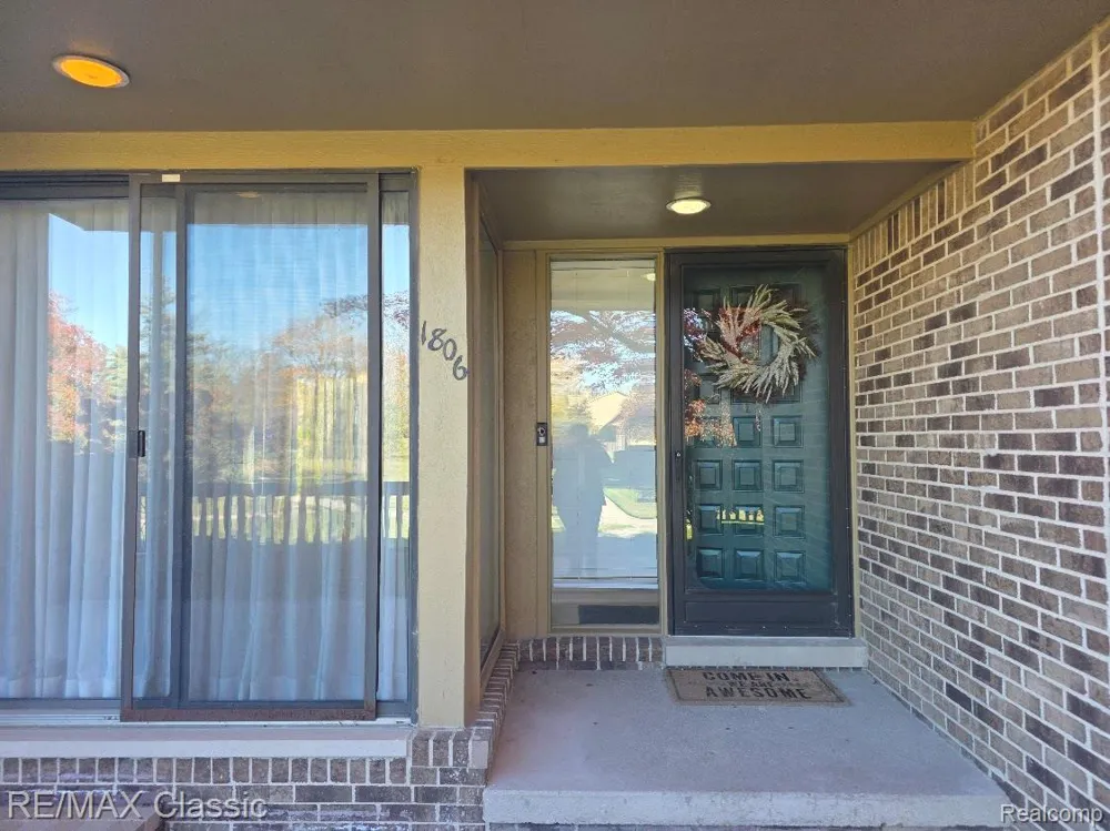 1806 S Hill Boulevard Bloomfield Charter Township, MI 48304