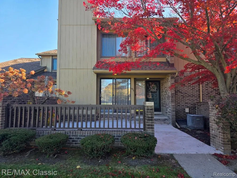 1806 S Hill Boulevard Bloomfield Charter Township, MI 48304