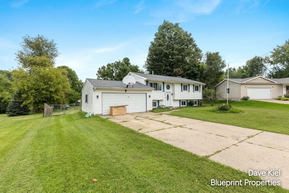 131 Manor Drive Middleville Village, MI 49333