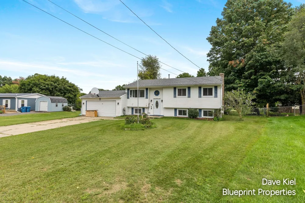 131 Manor Drive Middleville Village, MI 49333
