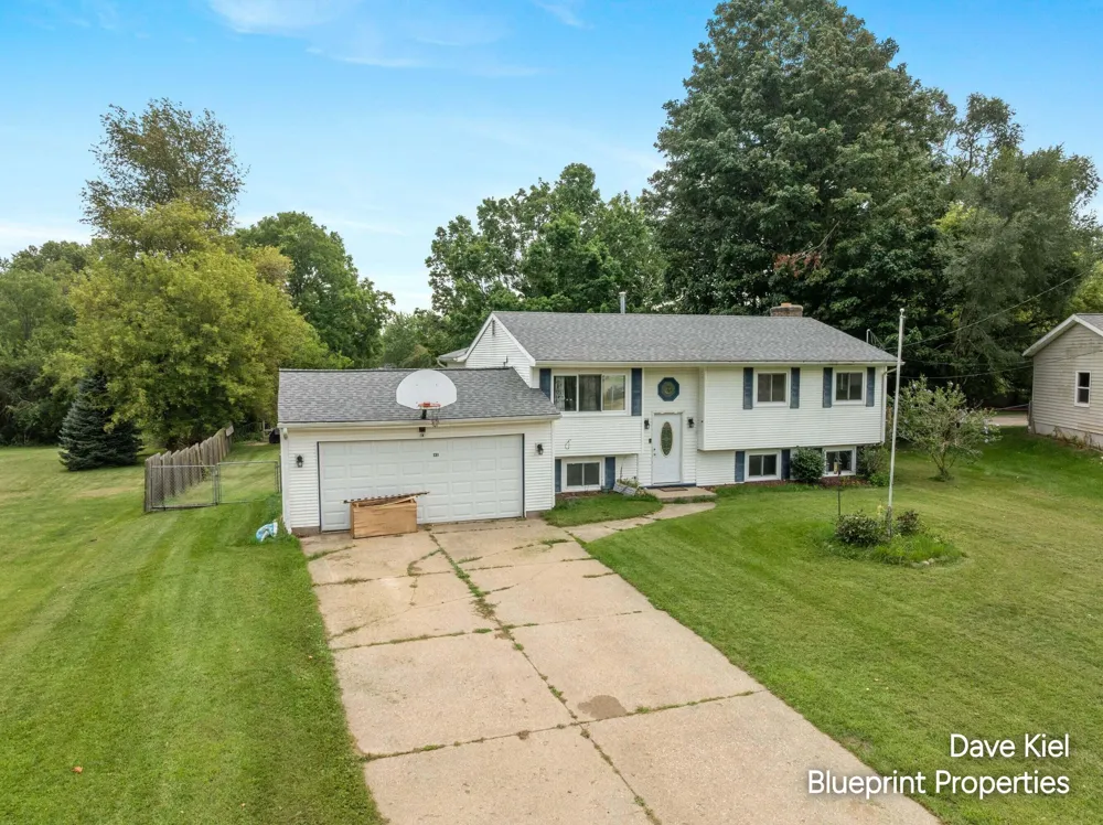 131 Manor Drive Middleville Village, MI 49333