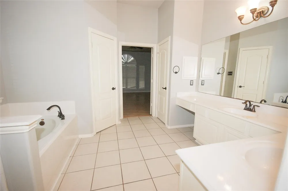 2516 Royal Terns Court League City, TX 77573
