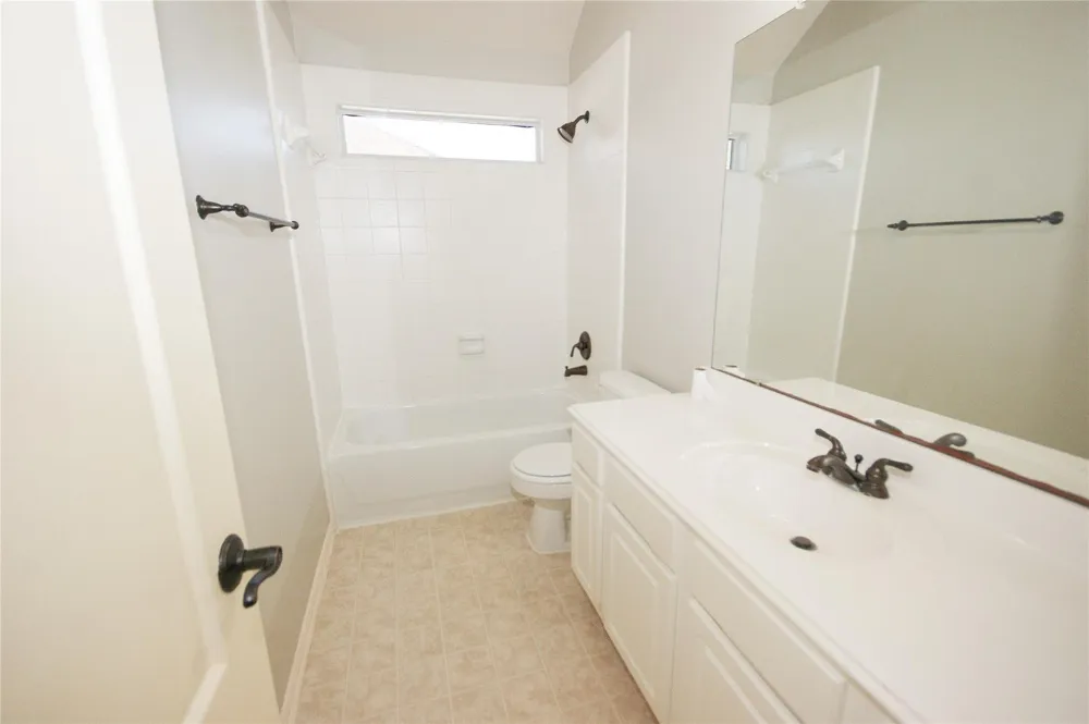 2516 Royal Terns Court League City, TX 77573
