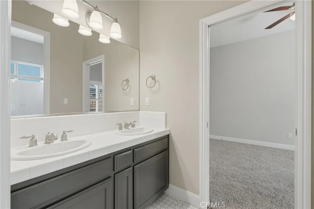210 Denton Court Visalia, CA 93291