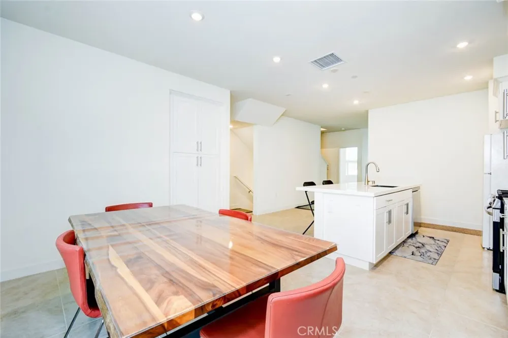1814 E 1st Street #330 Santa Ana, CA 92705