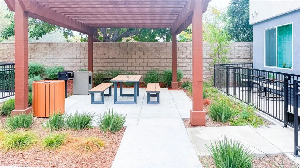 1814 E 1st Street #330 Santa Ana, CA 92705
