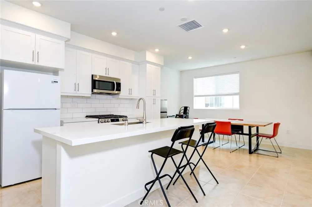1814 E 1st Street #330 Santa Ana, CA 92705