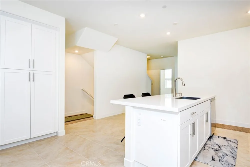 1814 E 1st Street #330 Santa Ana, CA 92705