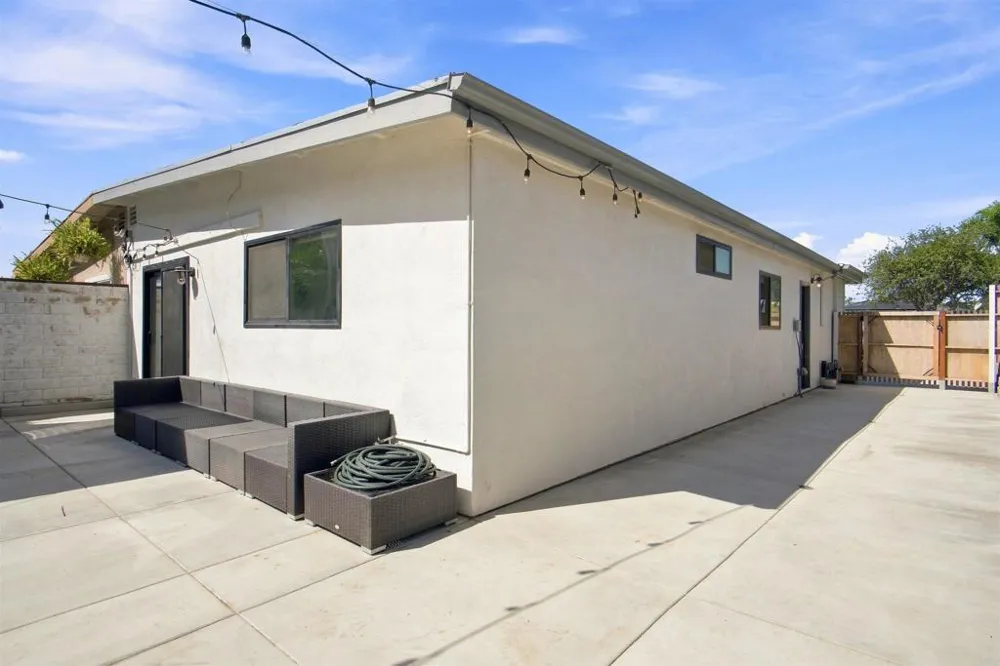 235 Coneflower Street Encinitas, CA 92024