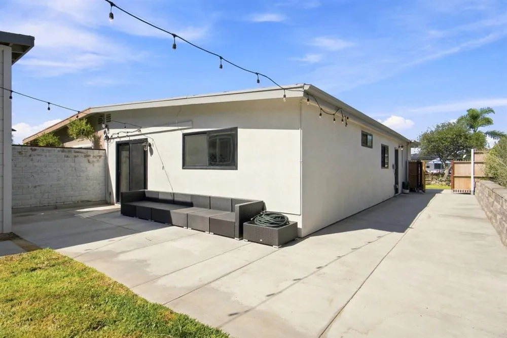 235 Coneflower Street Encinitas, CA 92024