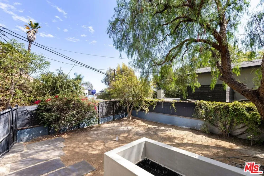 7102 Pacific View Drive Los Angeles, CA 90068