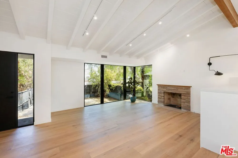 7102 Pacific View Drive Los Angeles, CA 90068
