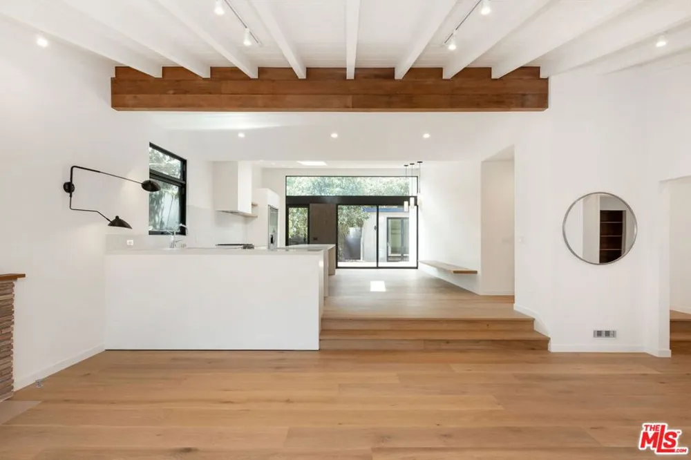 7102 Pacific View Drive Los Angeles, CA 90068