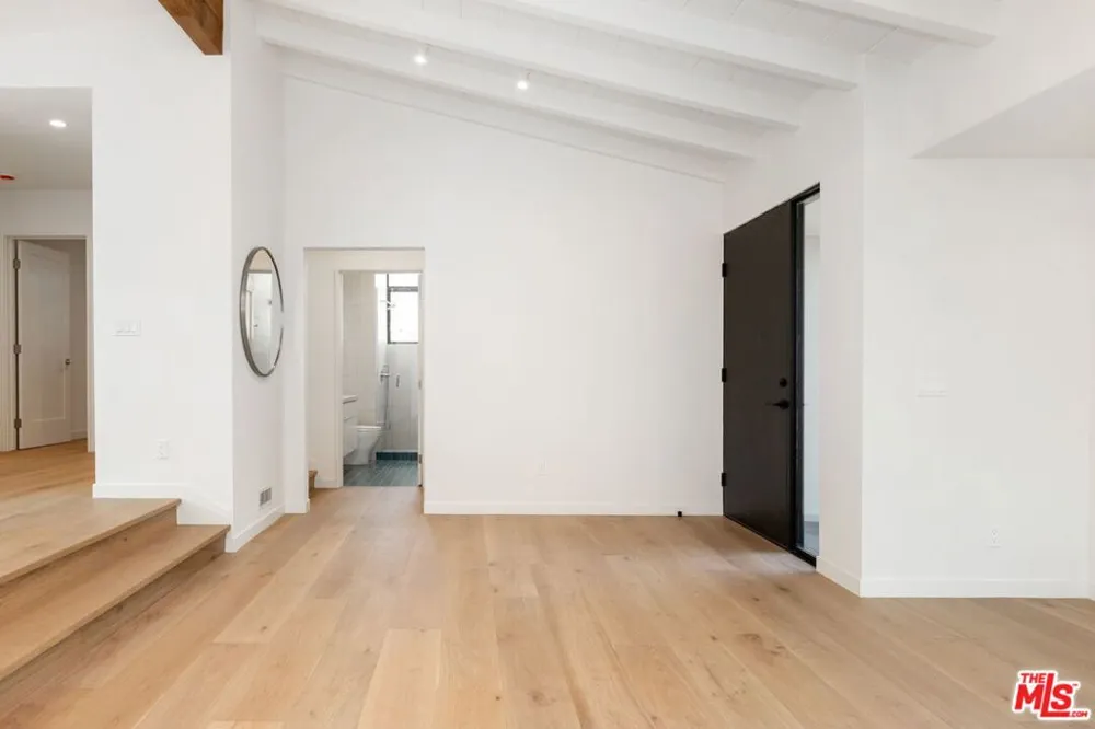 7102 Pacific View Drive Los Angeles, CA 90068