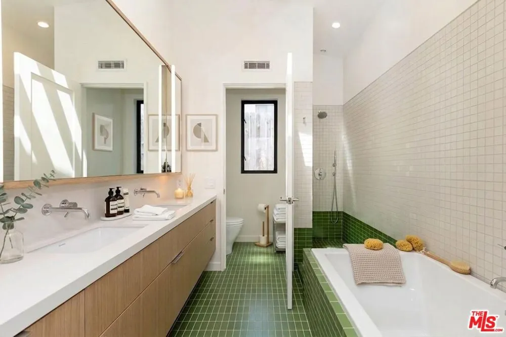 7102 Pacific View Drive Los Angeles, CA 90068