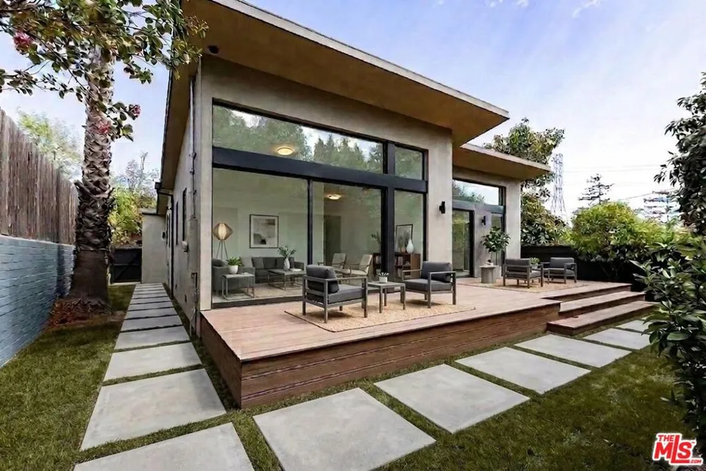 7102 Pacific View Drive Los Angeles, CA 90068