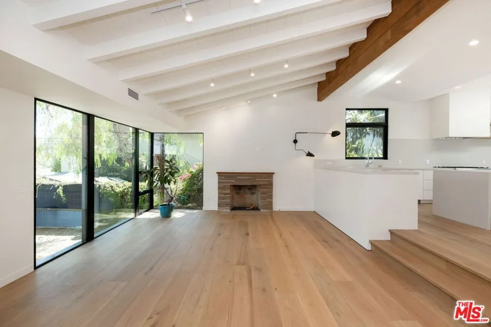 7102 Pacific View Drive Los Angeles, CA 90068