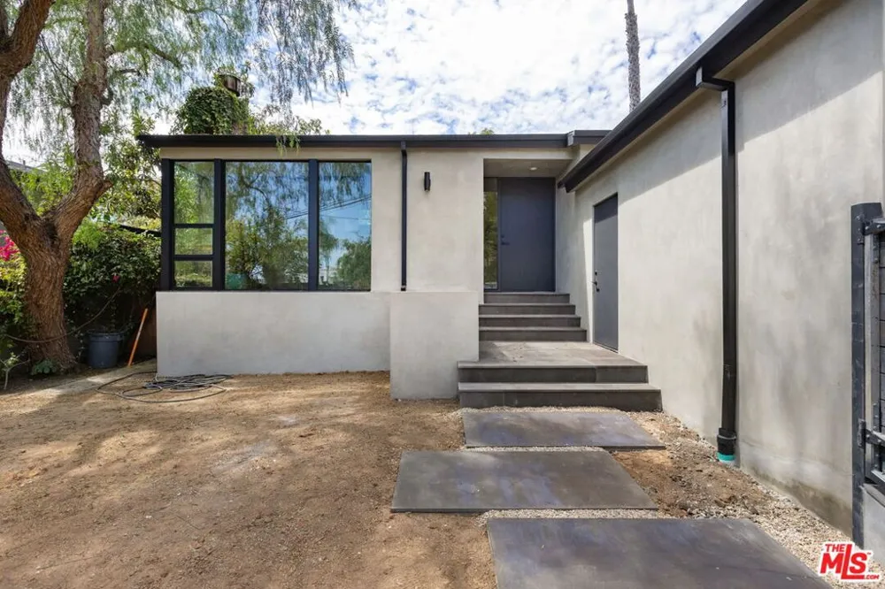 7102 Pacific View Drive Los Angeles, CA 90068
