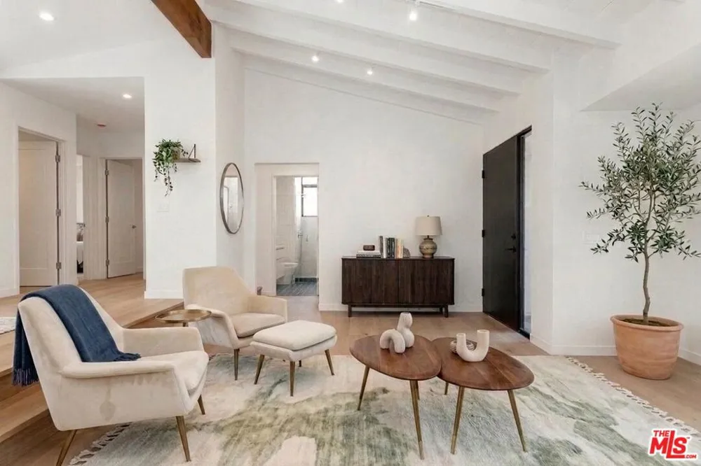 7102 Pacific View Drive Los Angeles, CA 90068