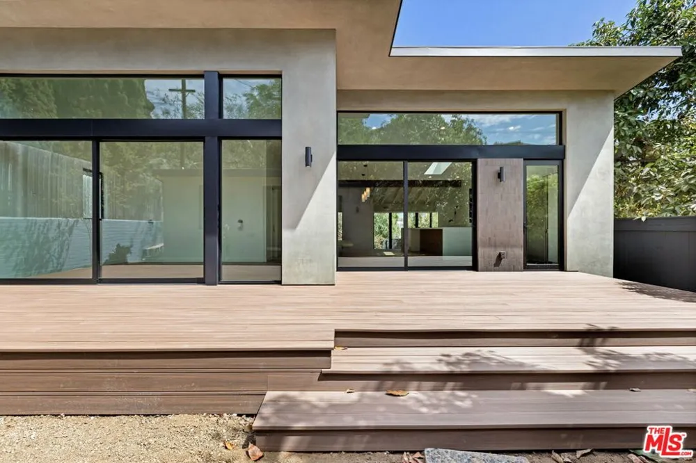 7102 Pacific View Drive Los Angeles, CA 90068