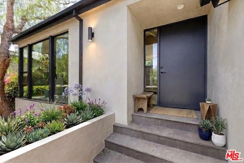 7102 Pacific View Drive Los Angeles, CA 90068