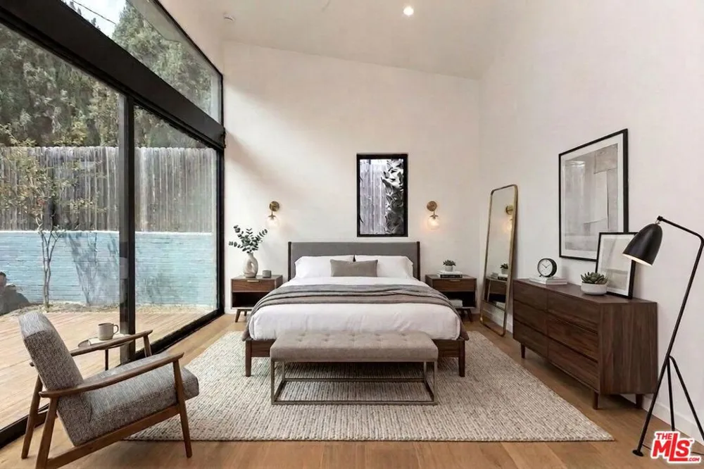 7102 Pacific View Drive Los Angeles, CA 90068