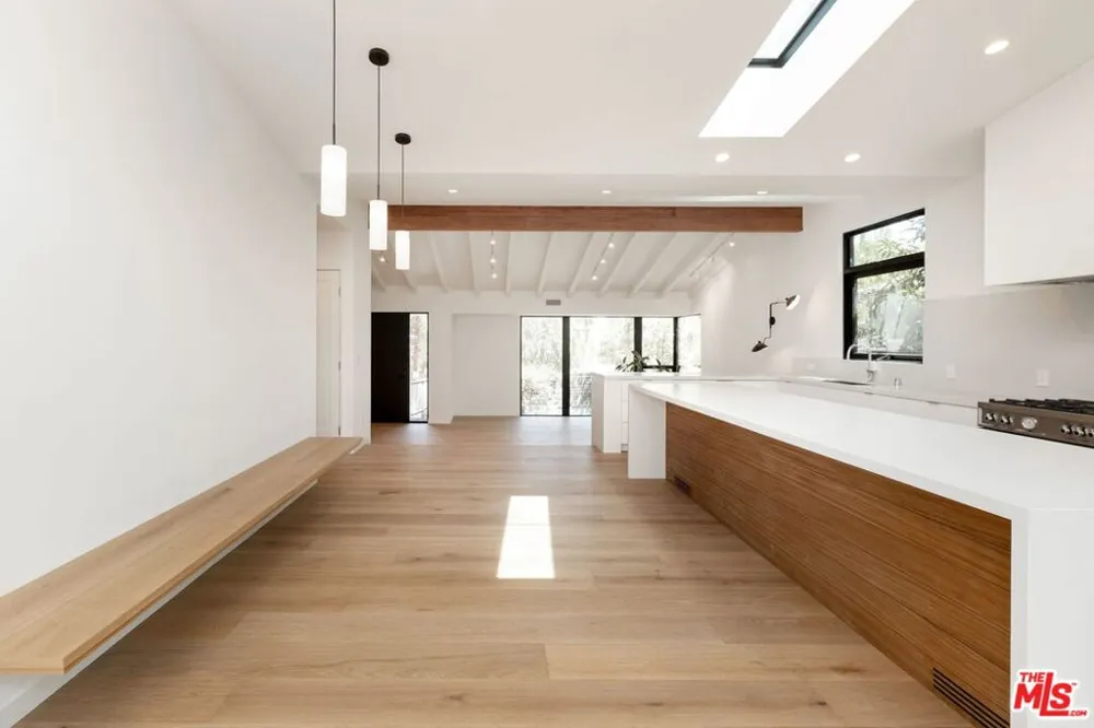 7102 Pacific View Drive Los Angeles, CA 90068