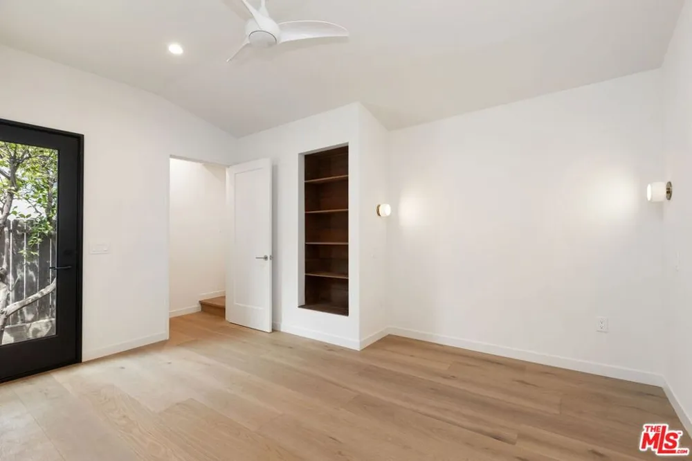 7102 Pacific View Drive Los Angeles, CA 90068