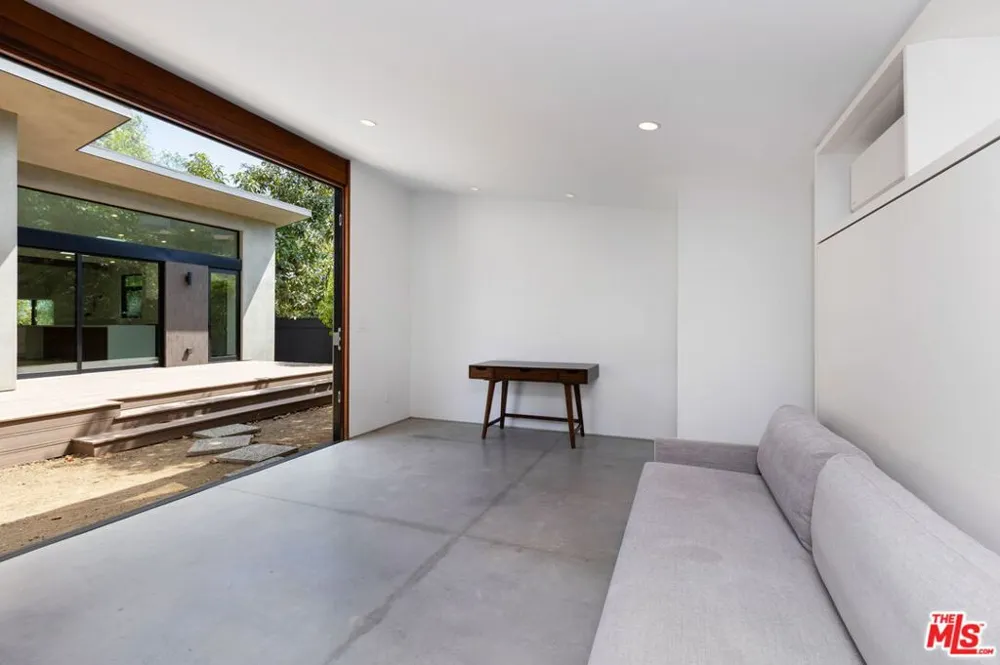 7102 Pacific View Drive Los Angeles, CA 90068