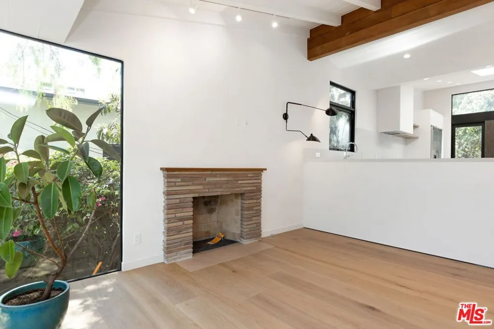 7102 Pacific View Drive Los Angeles, CA 90068