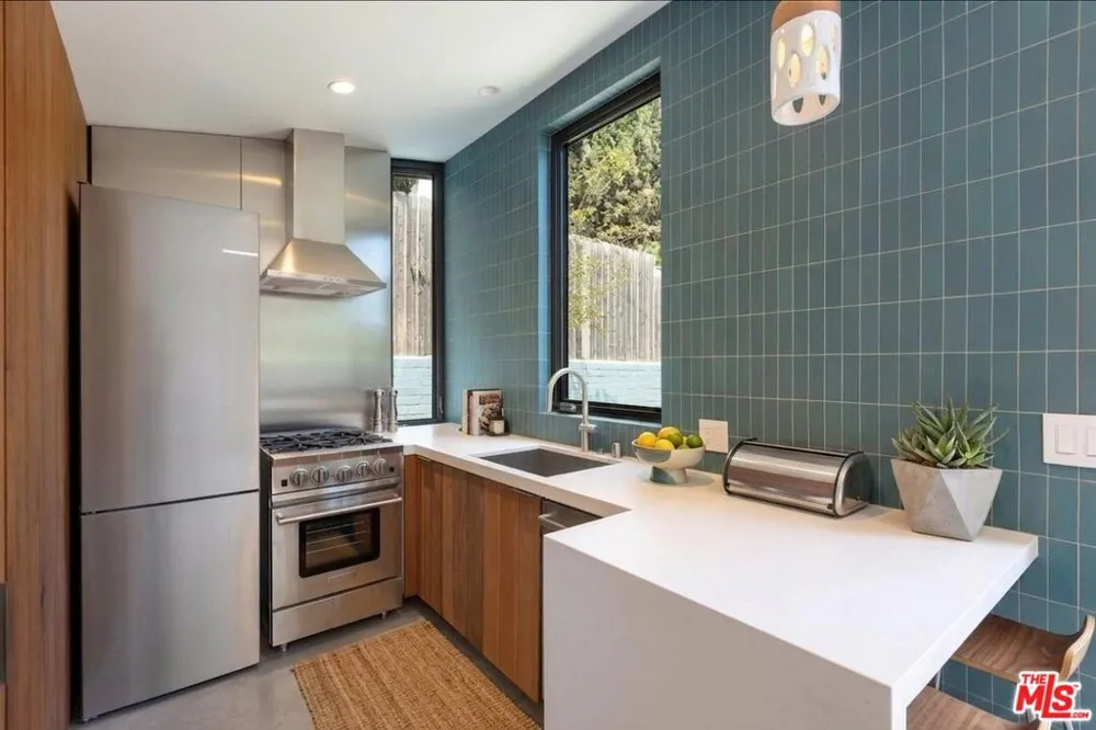 7102 Pacific View Drive Los Angeles, CA 90068